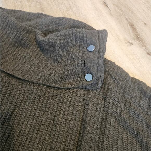 VINCE Olive Green Wool Blend Turtleneck Oversized Boxy Sweater Small Snap Accent - Picture 6 of 7